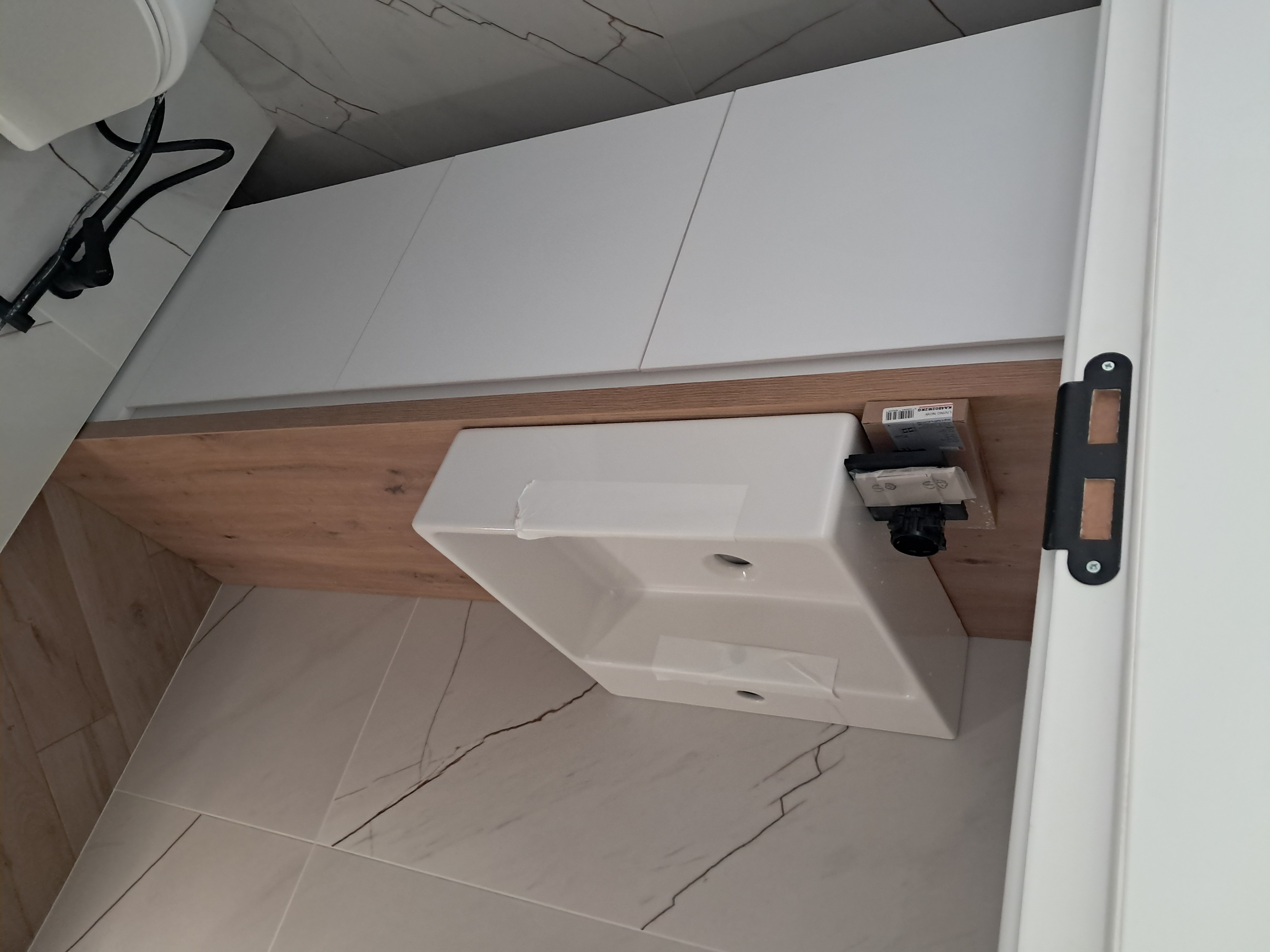 ПВЦ шкаф за баня